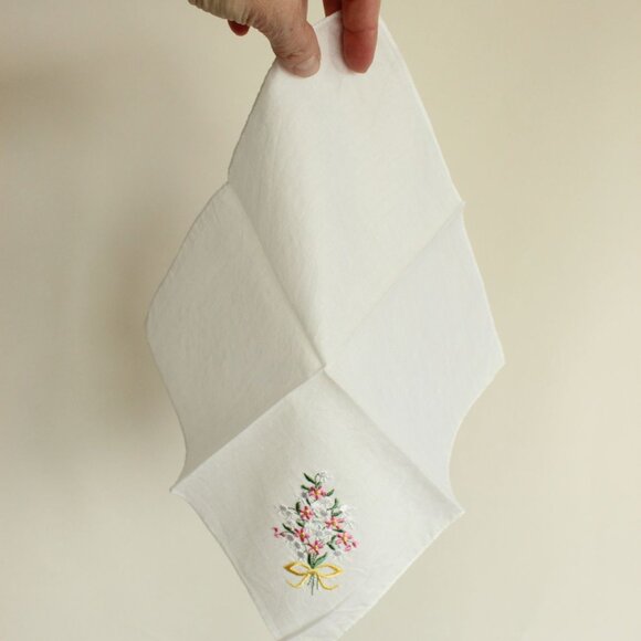 Vintage Handkerchief, White Linen with Pink and White Floral Embroidered Hankie - Picture 9 of 10